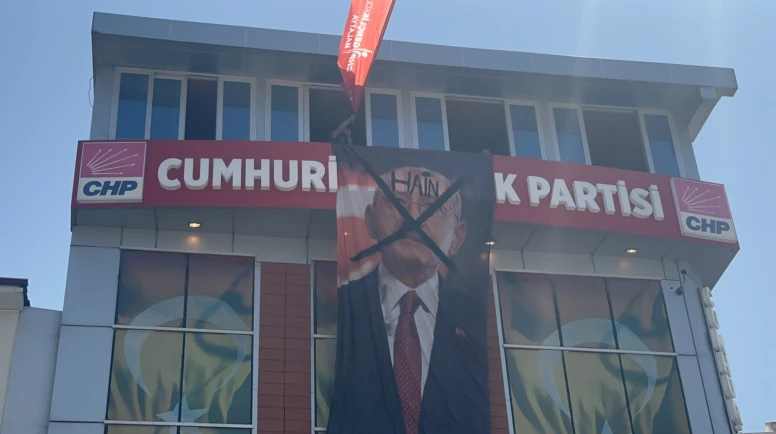 CHP Malatya'da Gerginlik: Parti Binası Önünde Tansiyon Yükseldi