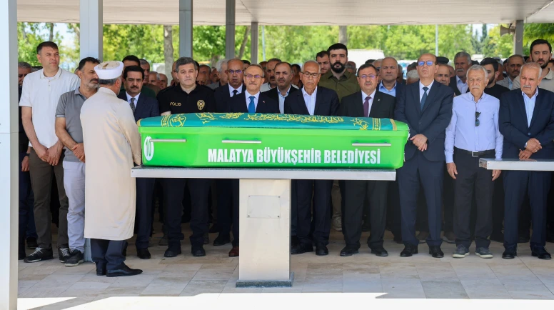Öznur Çalık’ın Kayınvalidesi Zennure Çalık Toprağa Verildi