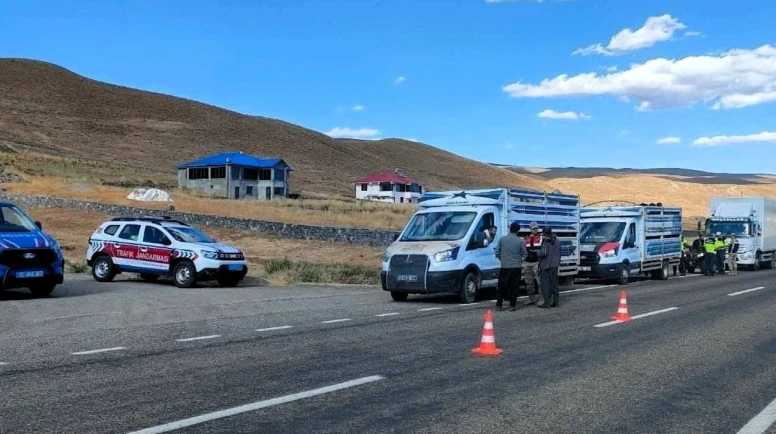25 Organizatör ve 355 Düzensiz Göçmen Yakalandı!