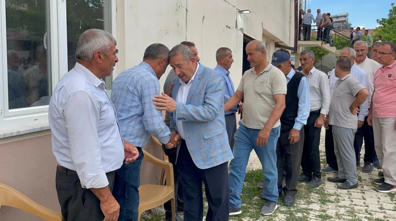 Anne, Baba ve Kızları Son Yolculuğuna Beraber Uğurlandı