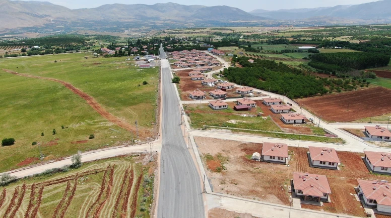 Doğanşehir’de 3 Mahalleyi Bağlayan 6.5 Kilometrelik Yol Yenilendi