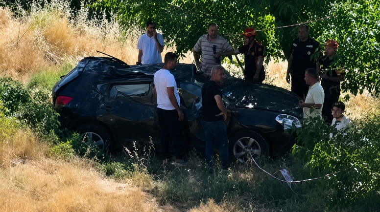 Kayısı Bahçesine Uçan Otomobilin Sürücüsü Ağır Yaralandı