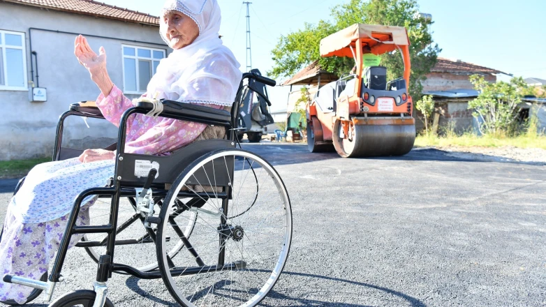 Yeşilyurt Belediyesi’nden 90 Yaşındaki Gülistan Teyze’ye Yol