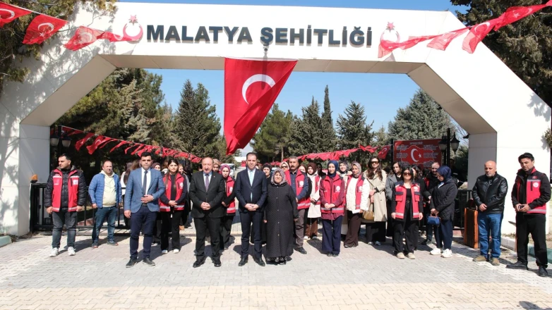 Malatya'da Şehitlerimizin Kabirleri Çiçeklerle Donatıldı!