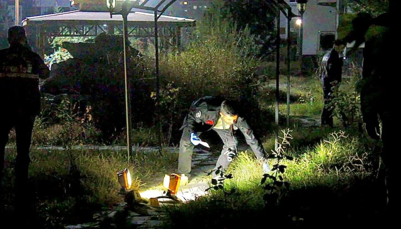 “Malatya Bostanbaşı’nda hırsızlık girişimi – polis ekipleri olay yerinde inceleme yapıyor”