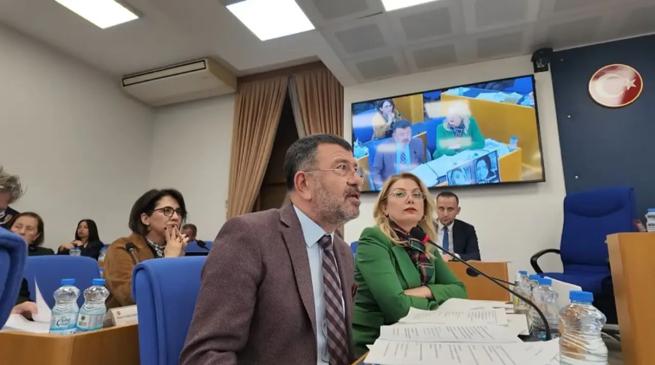 Malatya’da deprem konutu kura çekimi devam ediyor; ilçelere göre dağılım 13 Kasım’da açıklanacak, 350 bininci konut 15 Kasım’da Cumhurbaşkanı Erdoğan tarafından teslim edilecek