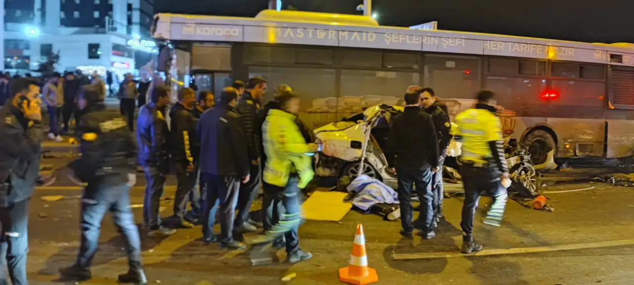 Yimpaş Kavşağındaki zincirleme trafik kazası – polis ve sağlık ekipleri olay yerinde