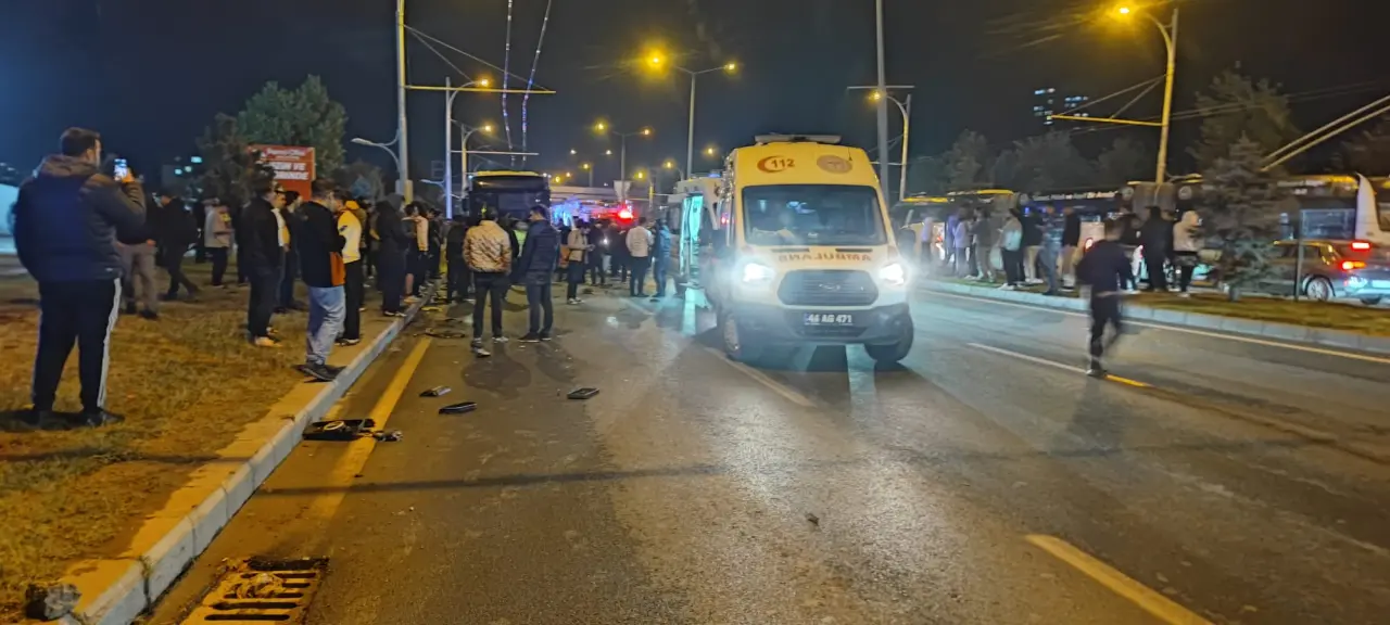 Yimpaş Kavşağındaki zincirleme trafik kazası – polis ve sağlık ekipleri olay yerinde