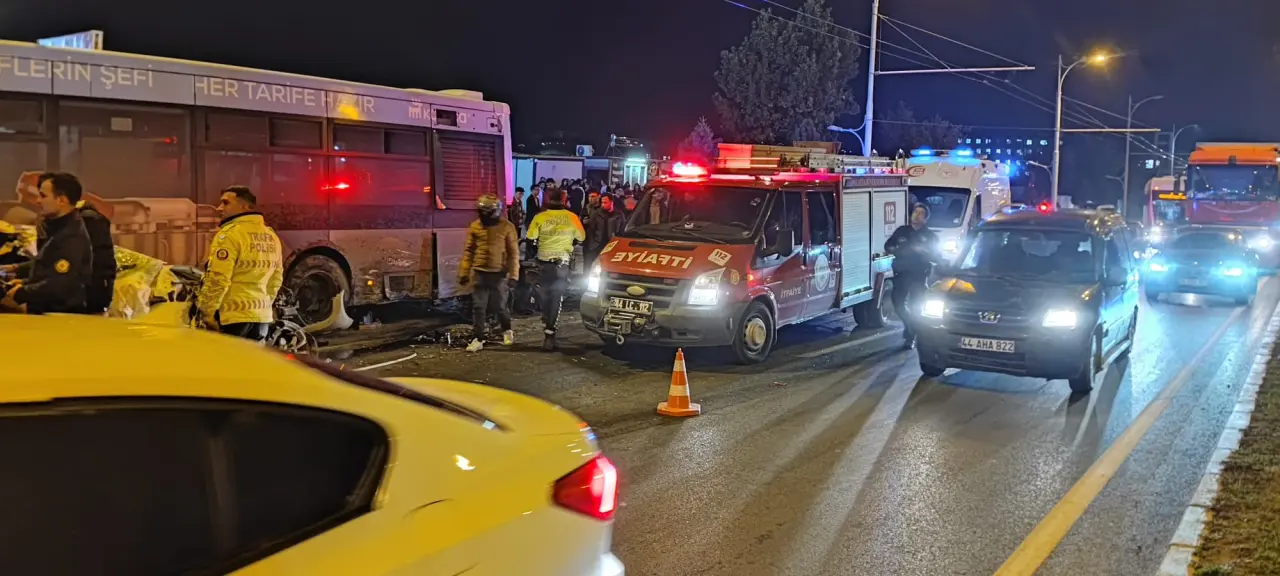 Yimpaş Kavşağındaki trafik kazası – polis ve sağlık ekipleri olay yerinde