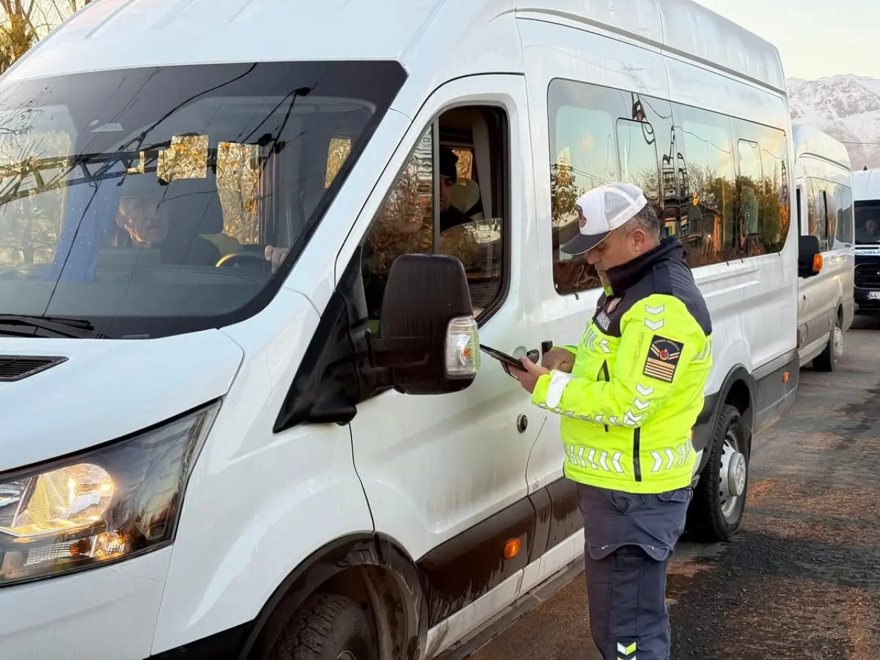 Malatya Doğanşehir’de kış lastiği uygulamasında lastiksiz yakalanan 3 sürücüye ceza işlemi