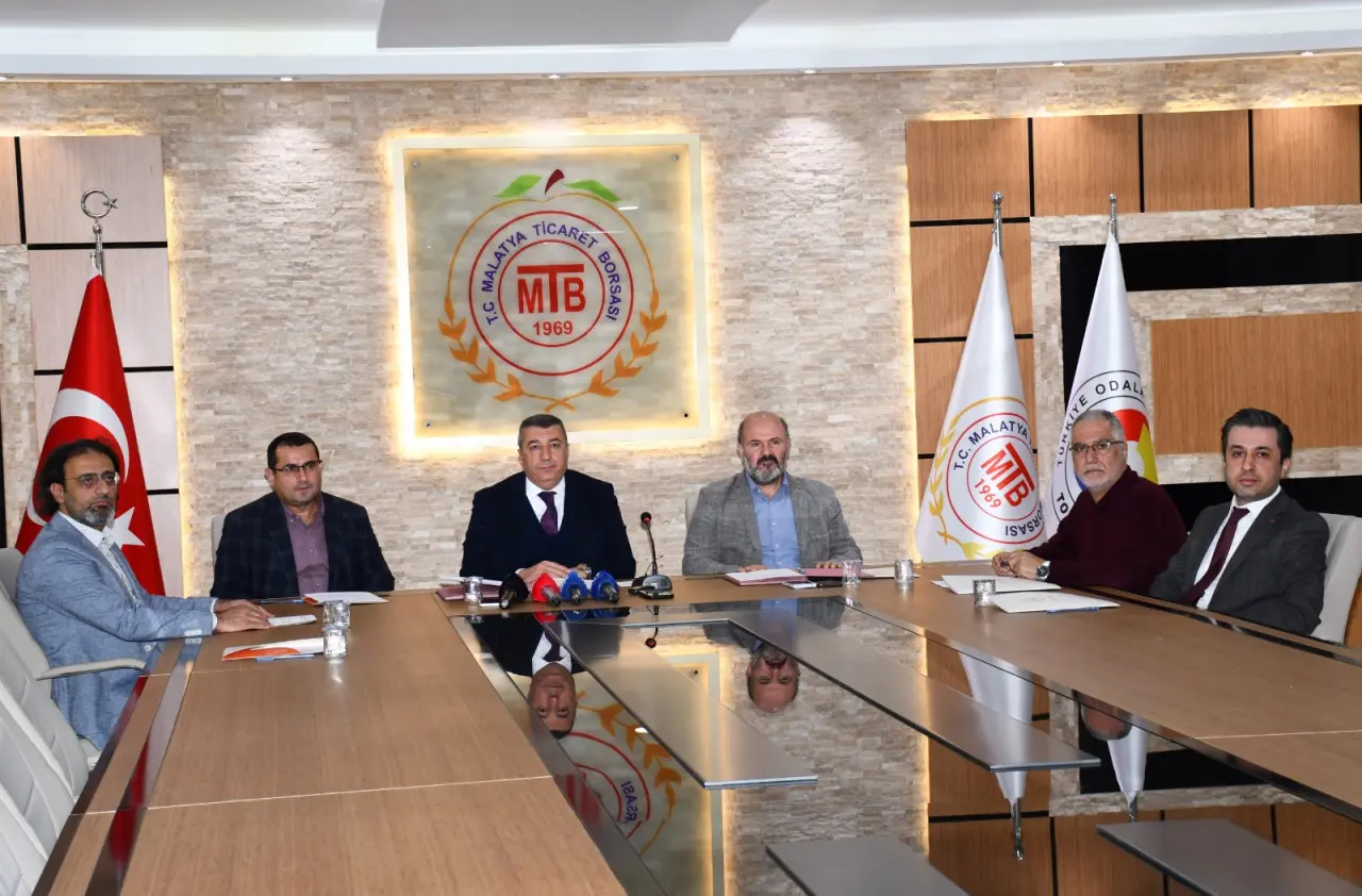 Malatya Ticaret Borsası ile İnönü Üniversitesi arasında imzalanan zirai don analiz protokolü töreninden bir kare