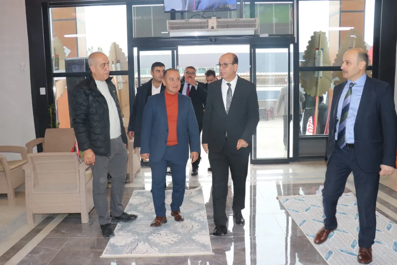 Malatya OSB’de düzenlenen fuarın açılış töreninde protokol ve katılımcılardan bir kare