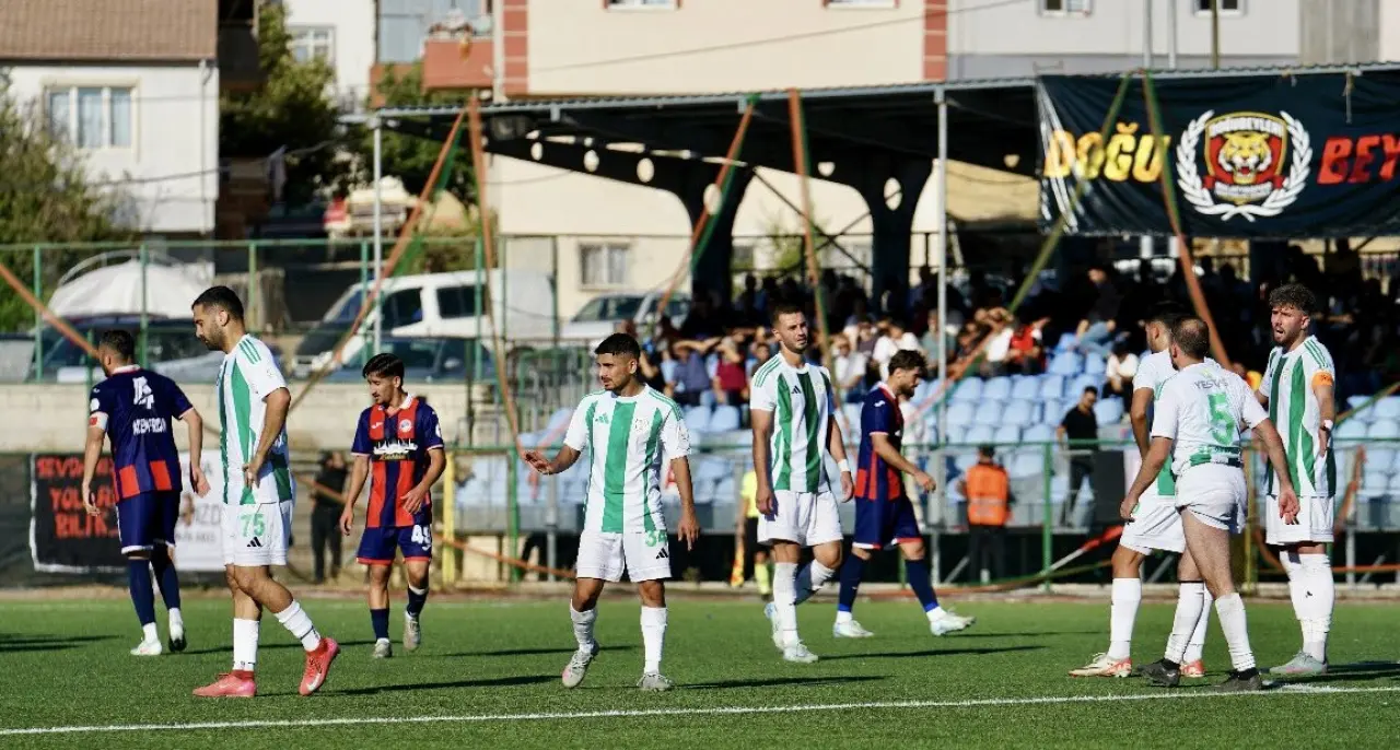 Yeşilyurtspor forması giyen futbolcularla ilgili ceza kararlarının ardından temsilî bir kare
