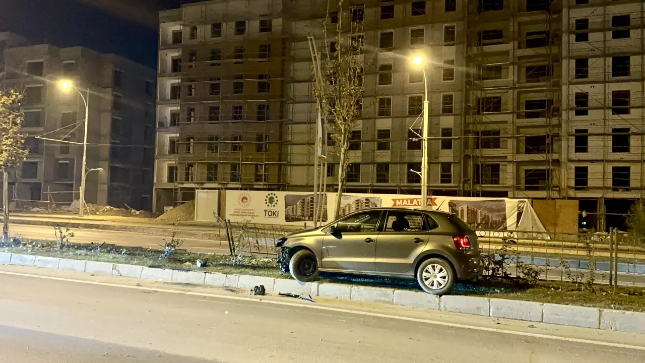 Malatya Turgut Temelli alt geçidi kaza yapan hasarlı araç