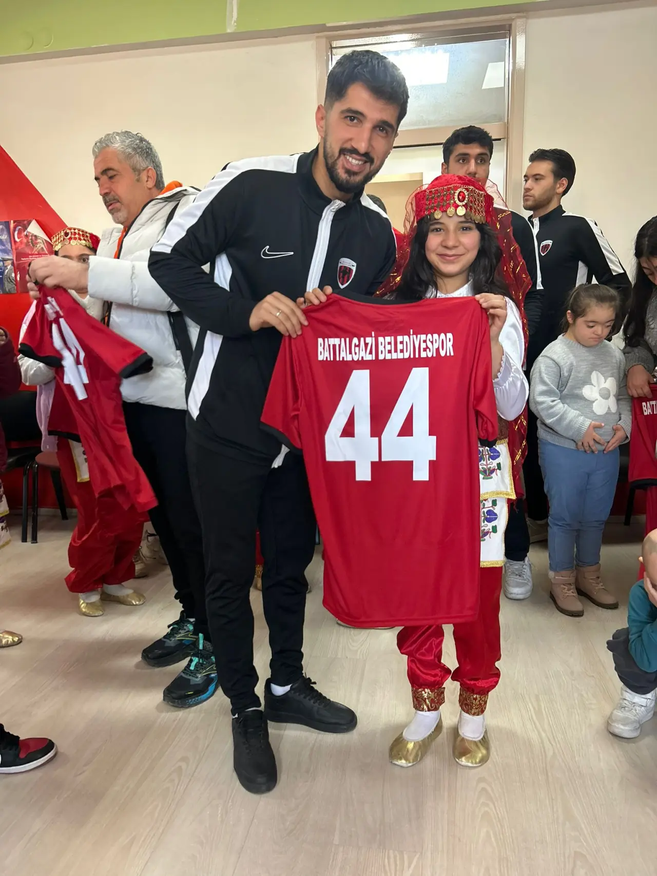 Battalgazi Belediyespor forma hediye töreni engelliler günü