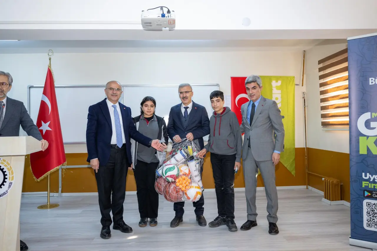 Malatya Büyükşehir Belediye Başkanı Sami Er öğrencilerle kariyer günleri buluşması