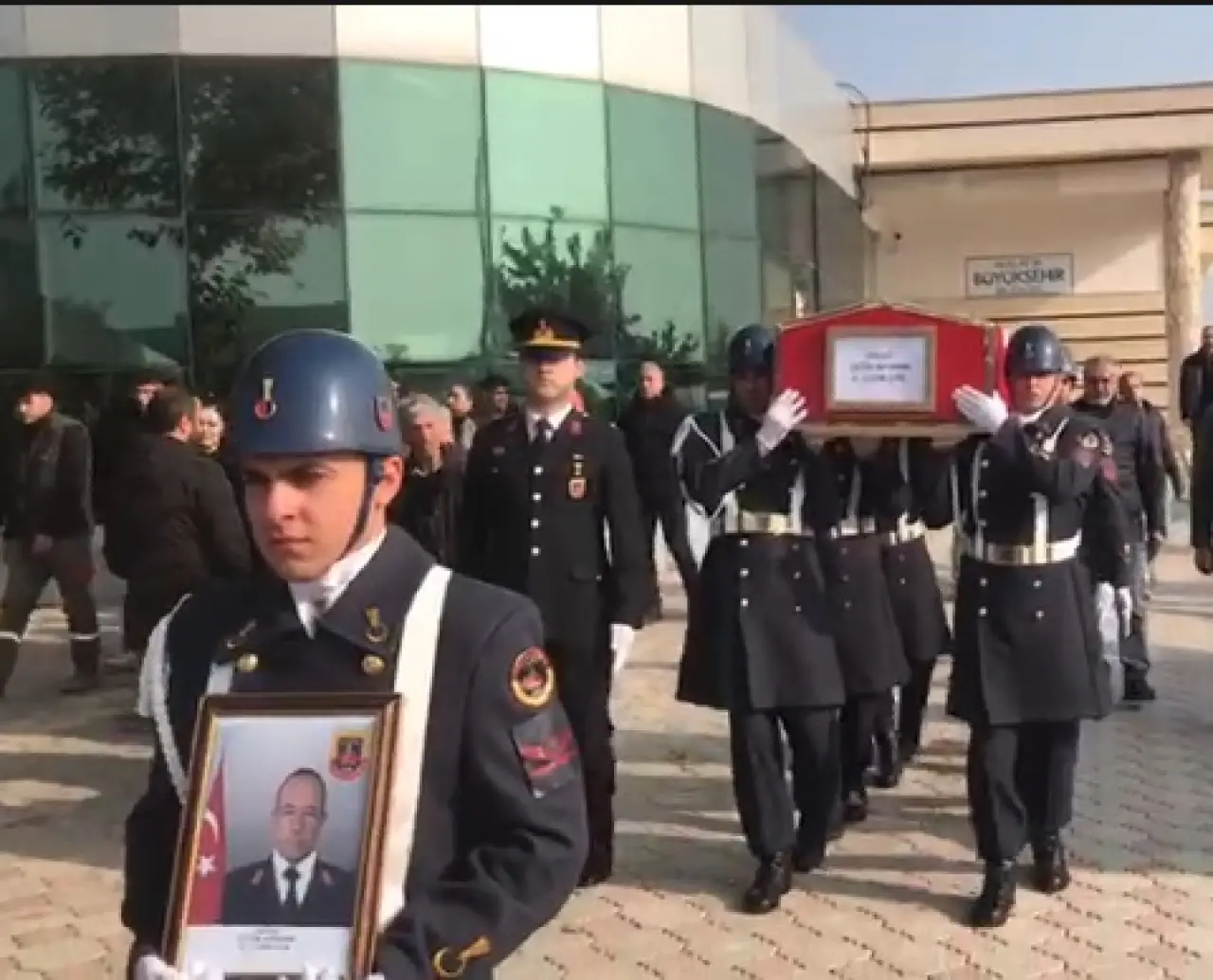 Emekli asker Çetin Apohan cenaze töreni ve askeri manga