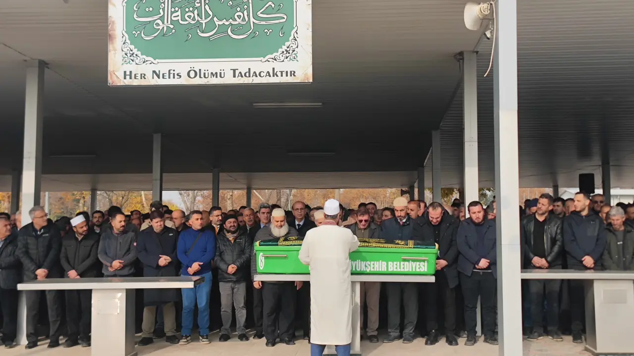 Dr. Mehmet Emircan Komşuoğlu cenaze töreni ve saf tutan protokol