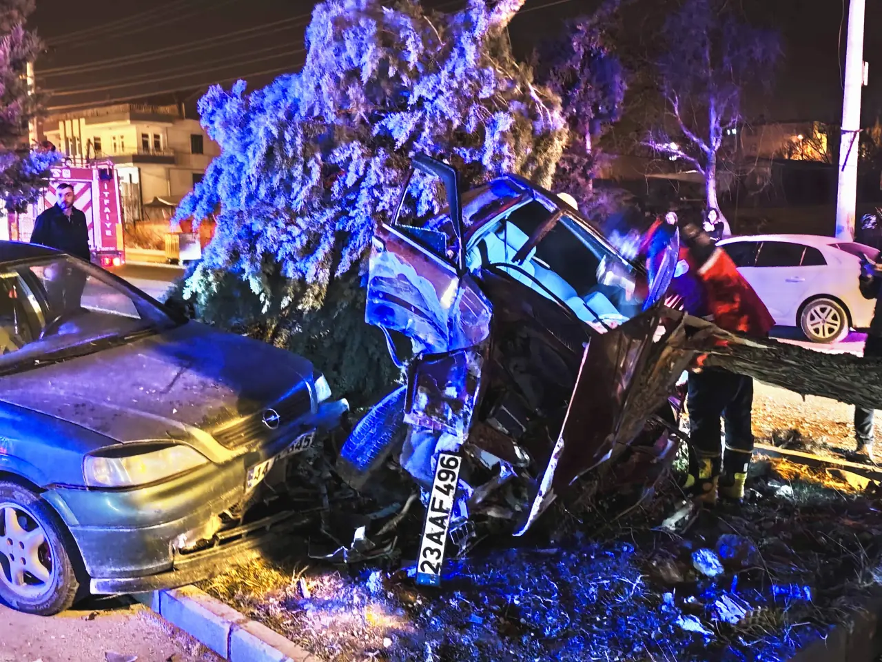 Malatya Hanımınçiftliği zincirleme trafik kazası refüje çıkan araç