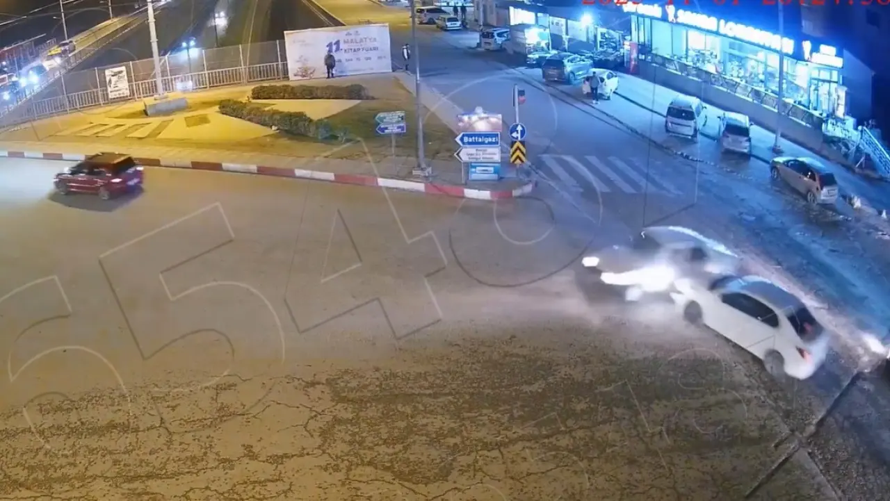 Malatya trafik kazaları güvenlik kamerası görüntüleri