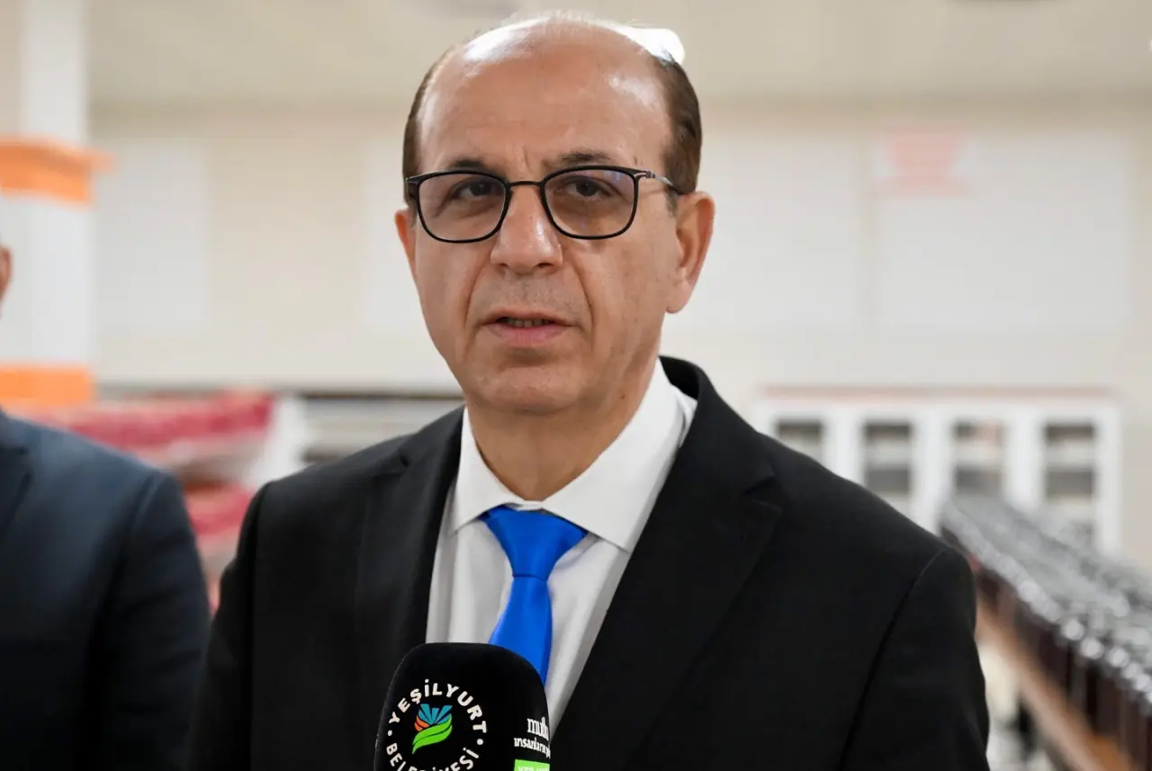 Yeşilyurt Belediye Başkanı İlhan Geçit sosyal yardım açıklaması