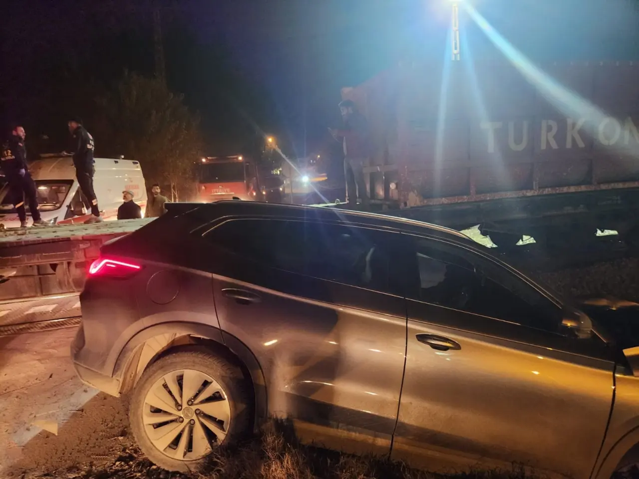 Malatya Battalgazi hemzemin geçit tren kazası hurdaya dönen otomobil