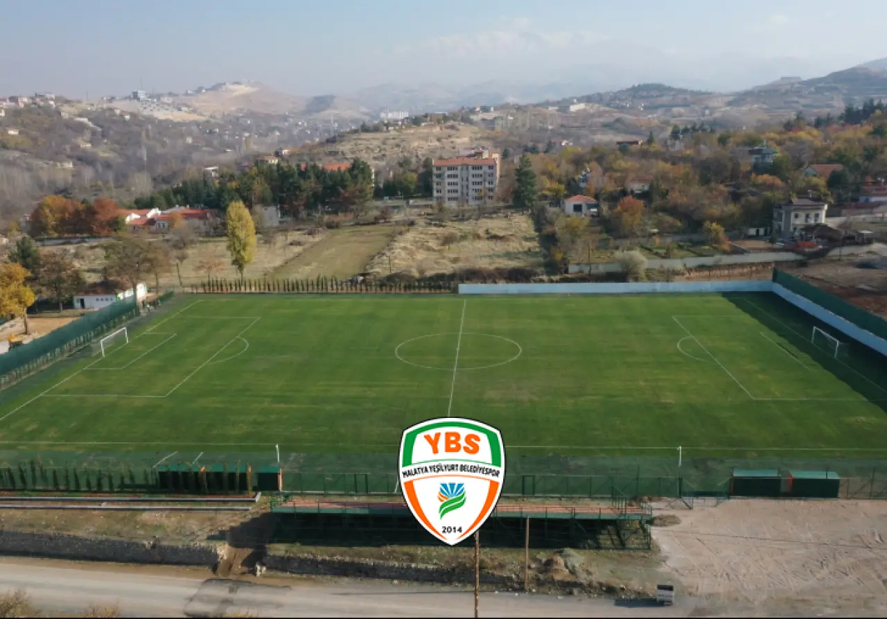 Yeşilyurtspor kulüp logosu ve futbol sahası