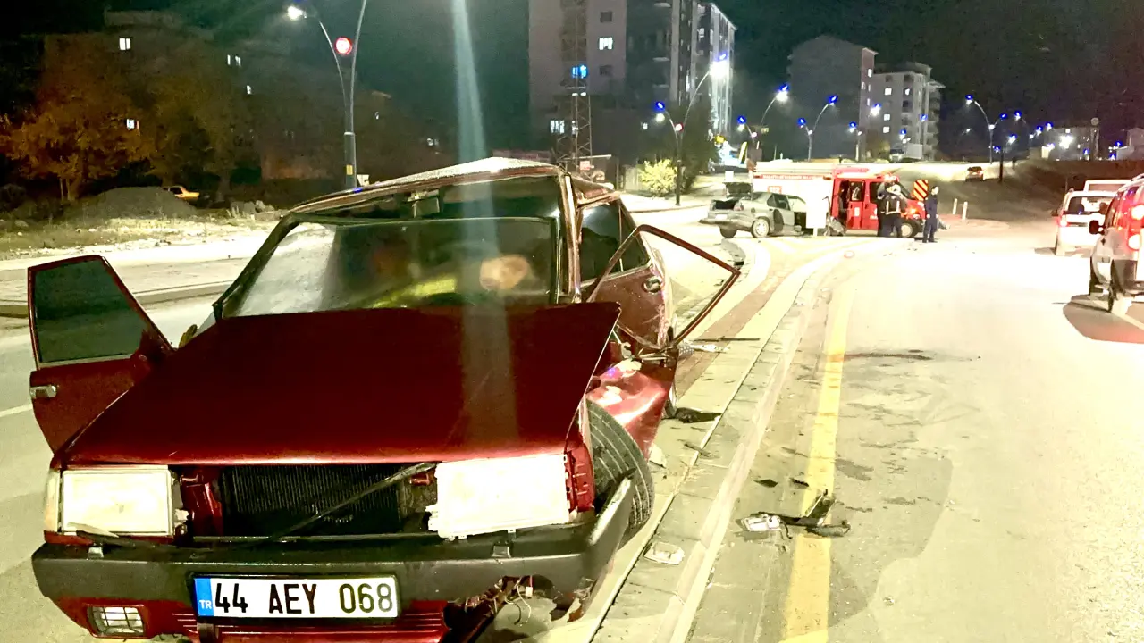 Malatya Hanımınçiftliği trafik kazası hasarlı araçlar