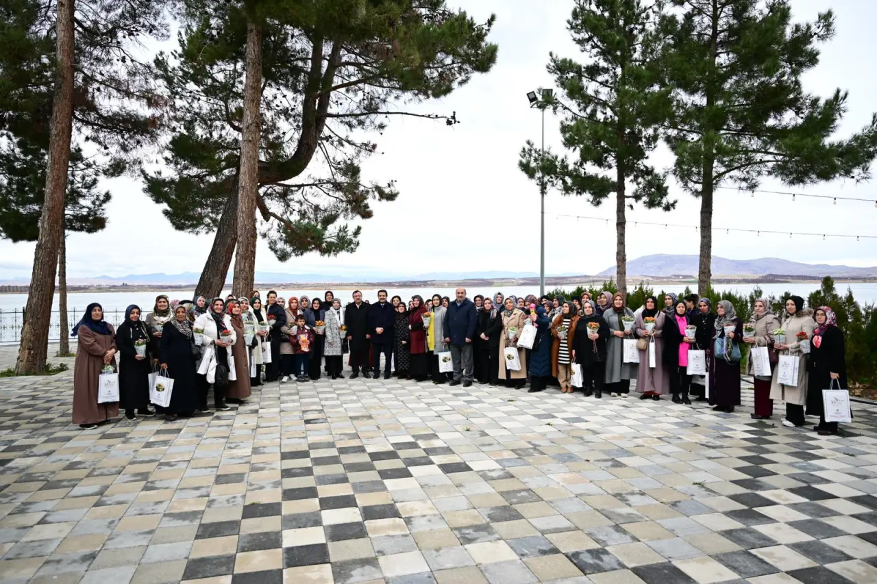 Battalgazi Belediye Başkanı Bayram Taşkın ve AK Parti Kadın Kolları toplantısı