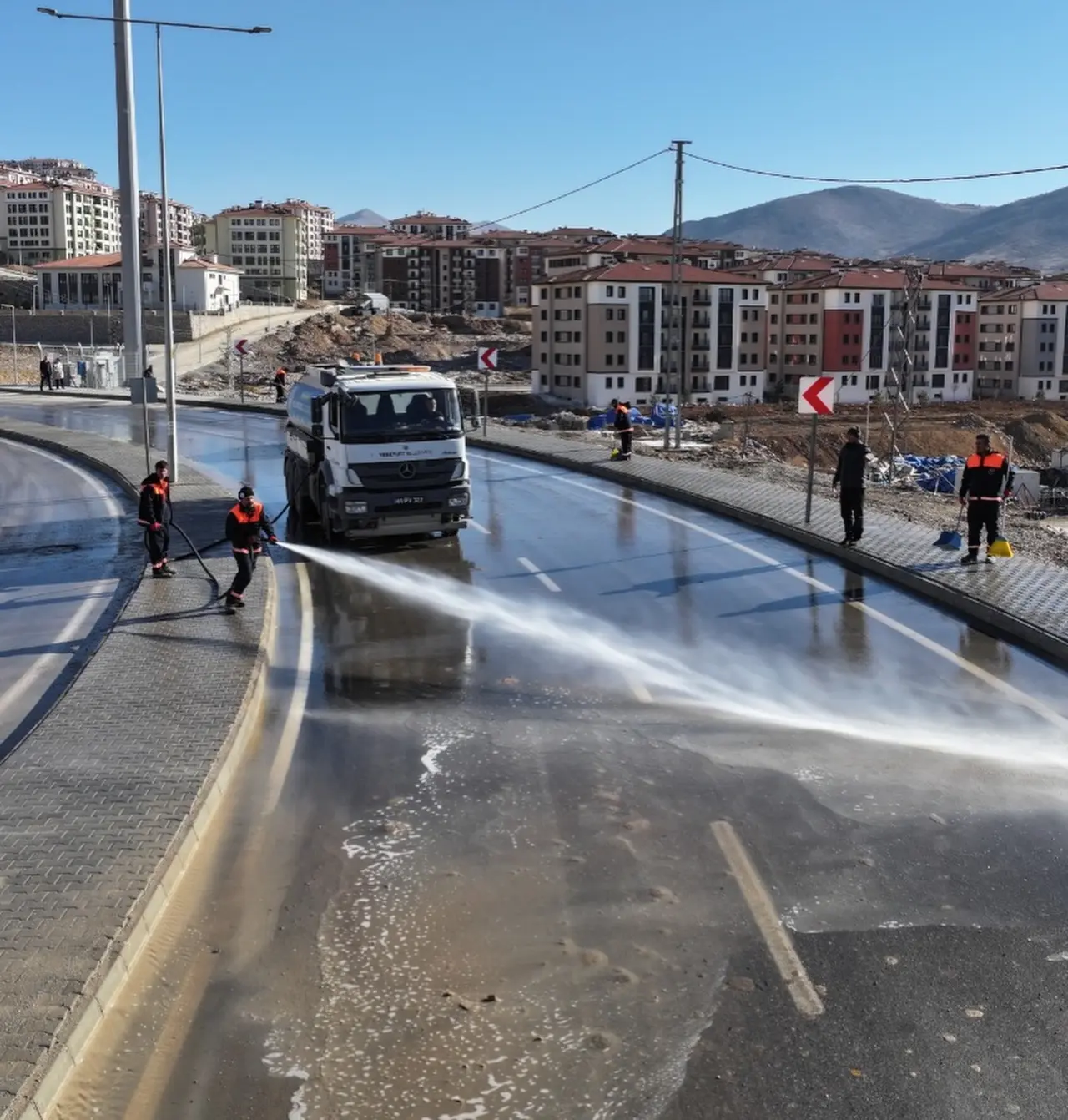 İkizce TOKİ konutları temizlik ve çevre düzenleme çalışması
