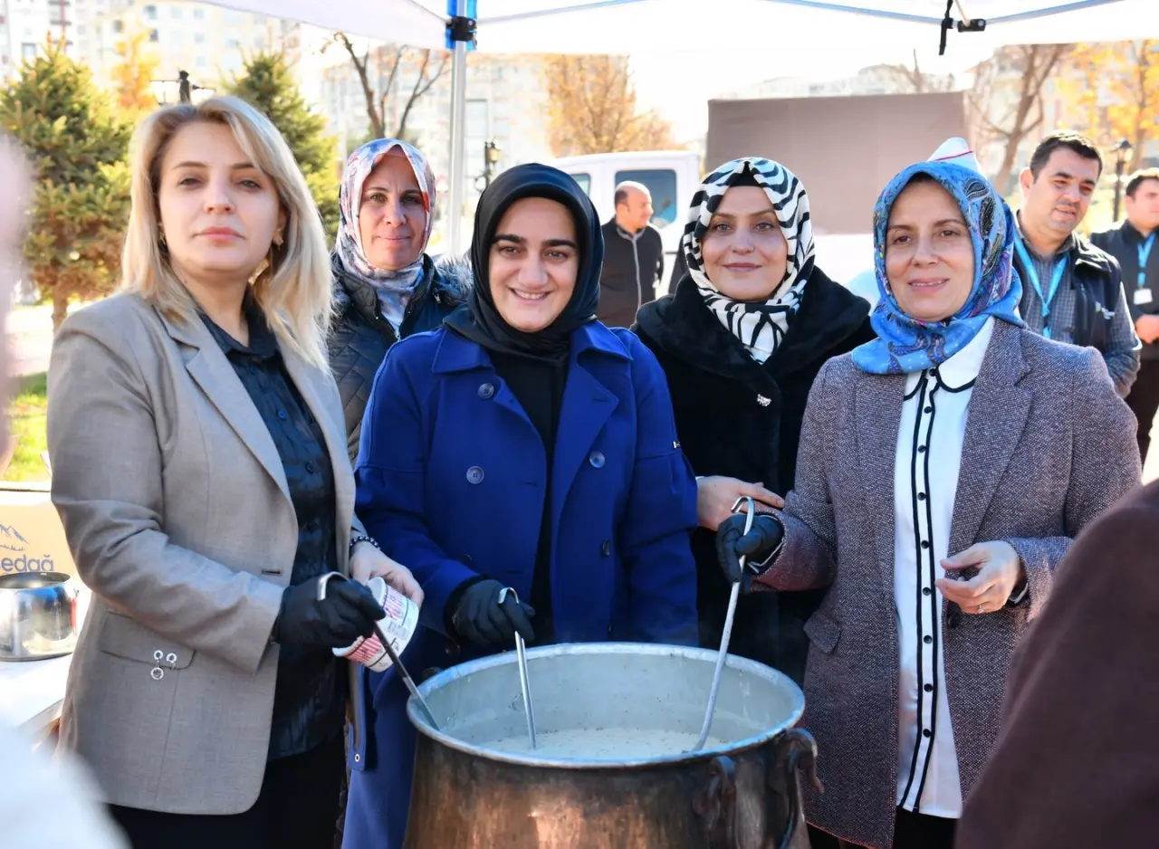 Yeşilyurt Kent Konseyi Malatya tarhanası ikramı Neşe Geçit