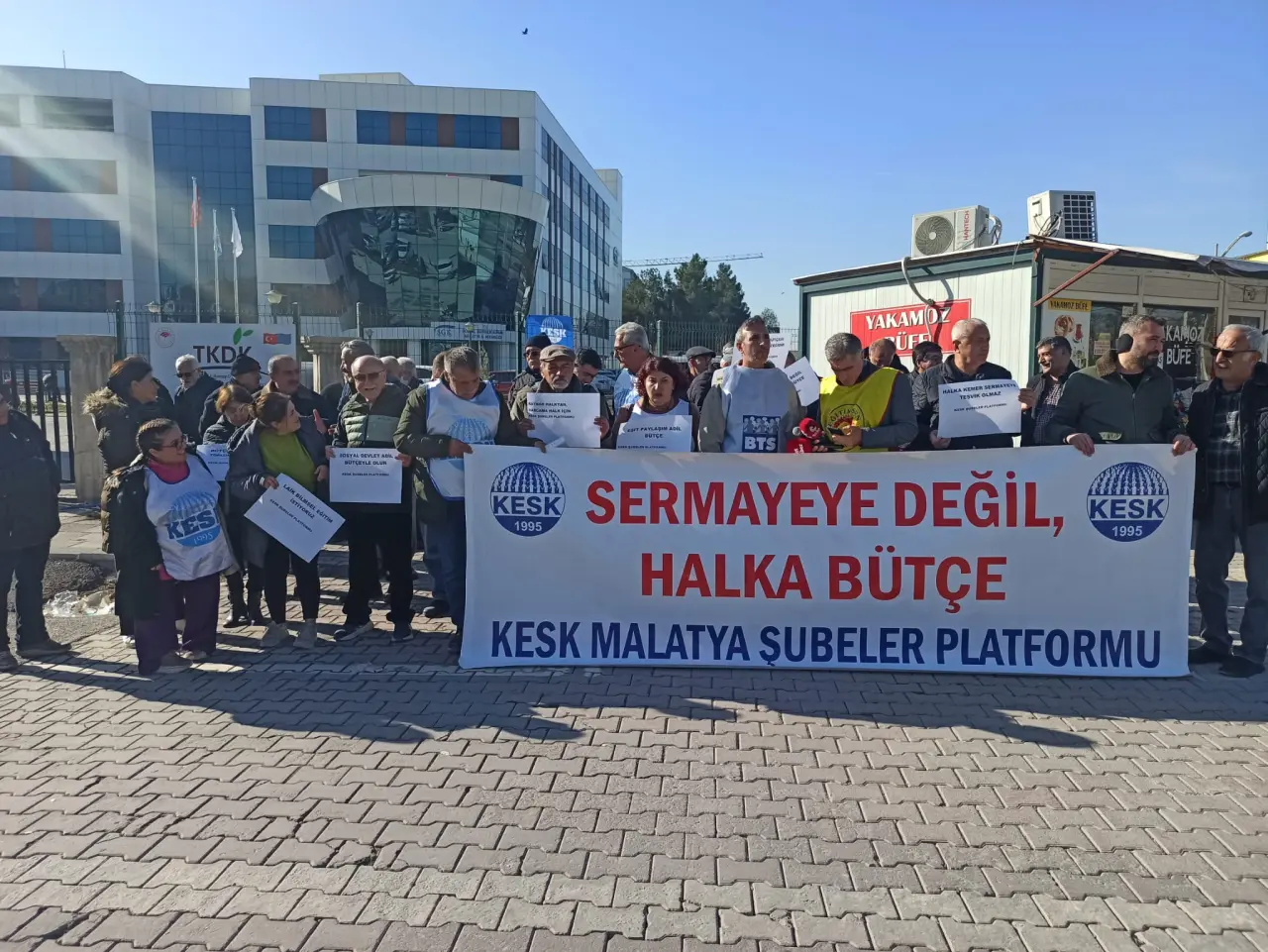 KESK Malatya SGK önü basın açıklaması ve pankartlar