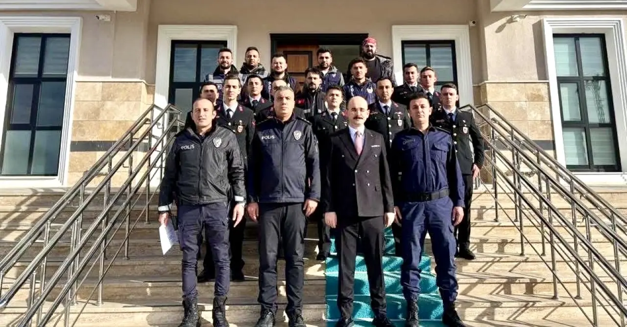 Doğanşehir jandarma ve emniyet personeli ödül töreni toplu fotoğraf