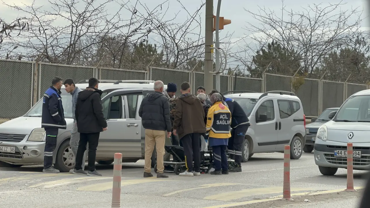 Malatya’da meydana gelen trafik kazasından bir görüntü