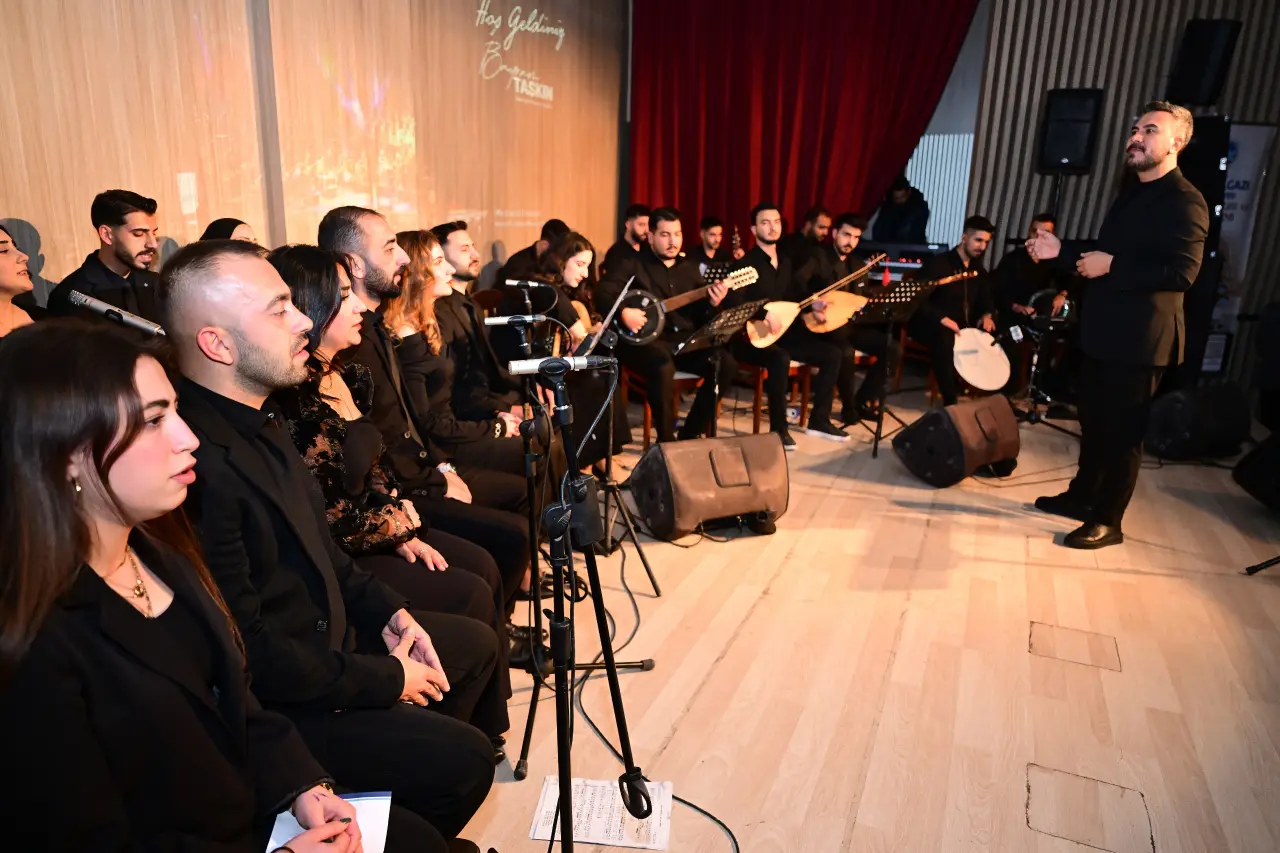 Battalgazi Belediyesi Konferans Salonu’nda düzenlenen Malatya Türküleri gecesi