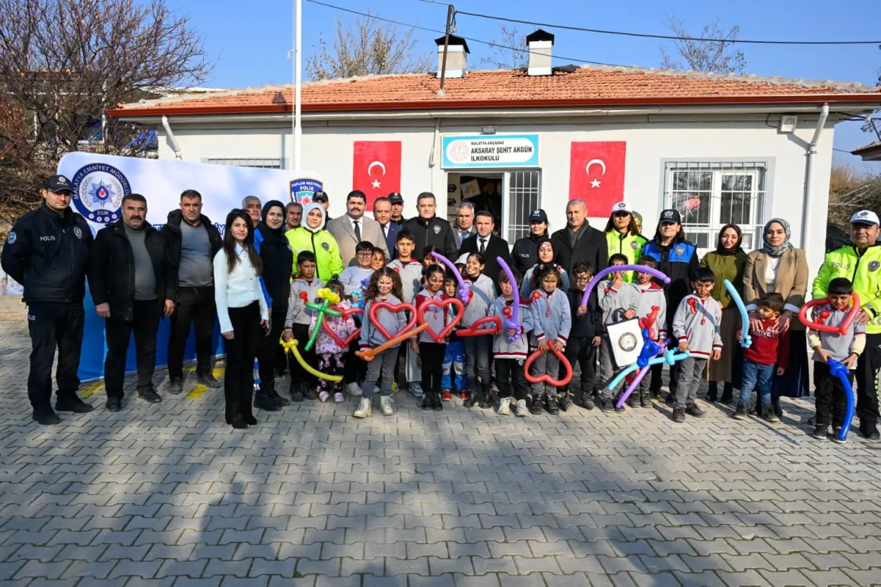 Akçadağ Aksaray Şehit Akgün İlkokulu’nda gerçekleştirilen okul ziyareti