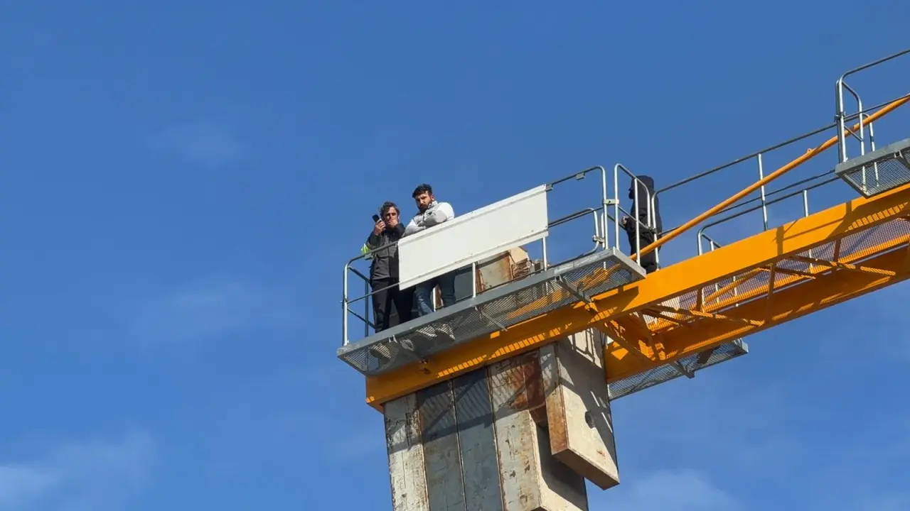 Doğanşehir inşaat şantiyesi kule vinç işçi eylemi