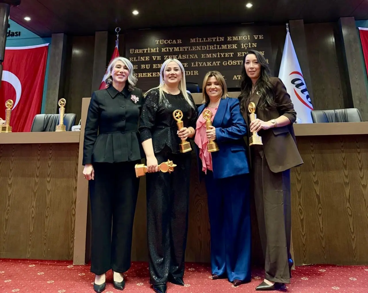 Tuğçe Asena Ilgar Yılın Başarılı Kadın Muhtarı ödül töreni