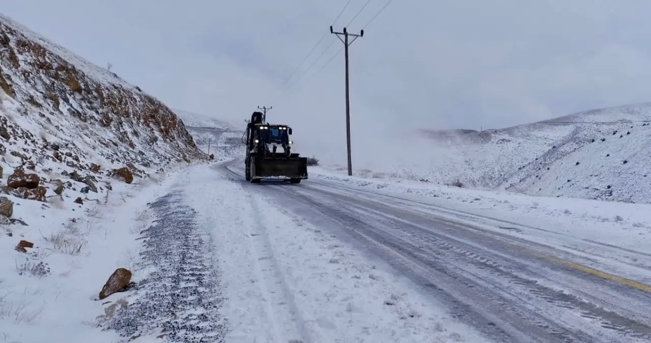 İlhan Geçit Yeşilyurt kar çalışmaları