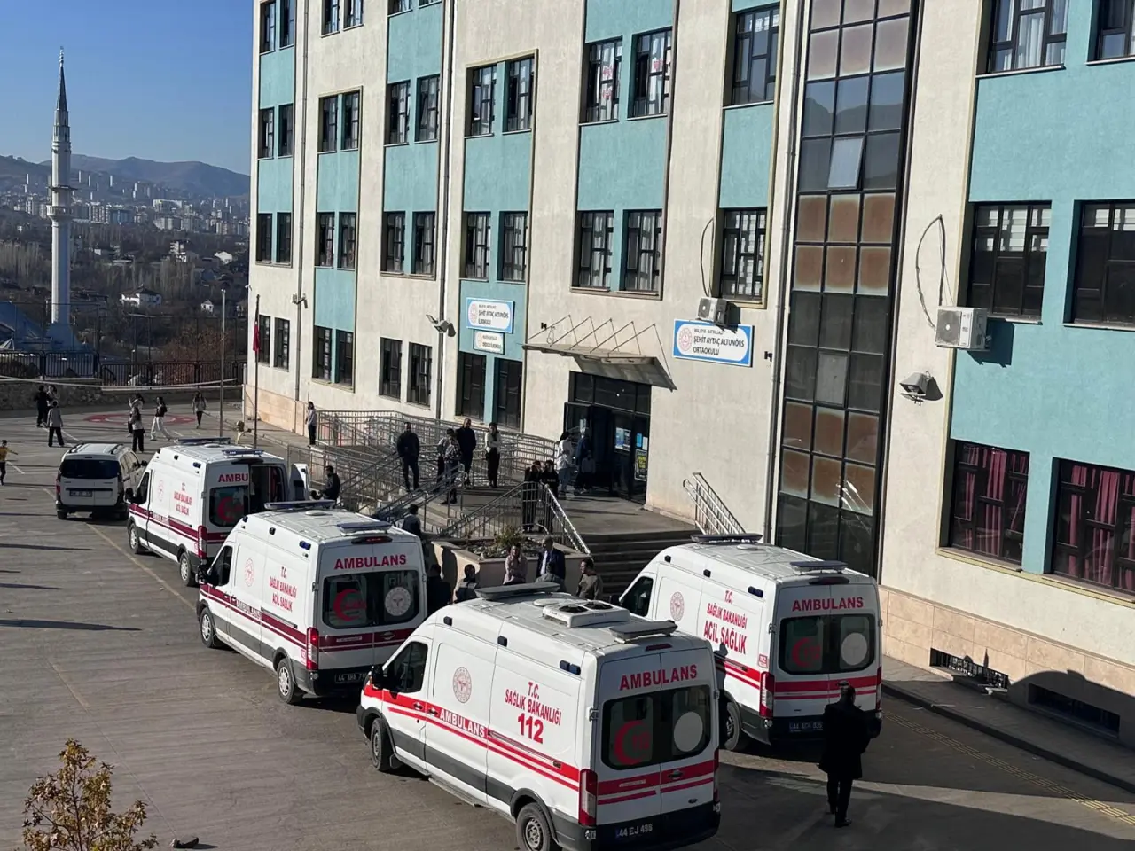 Malatya 112 Acil Sağlık ekipleri ve ambulans