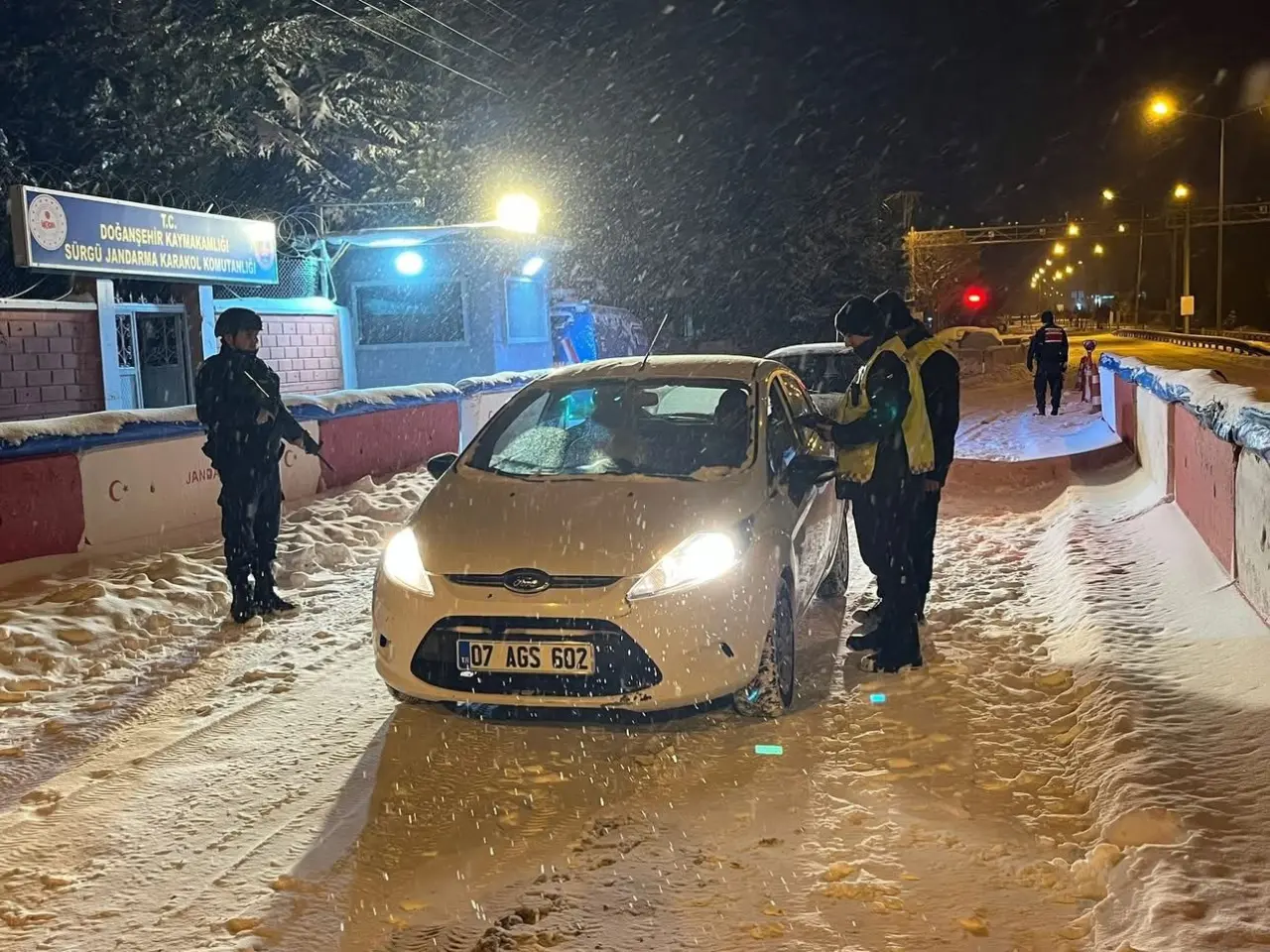 Doğanşehir gece trafik ve asayiş kontrolü