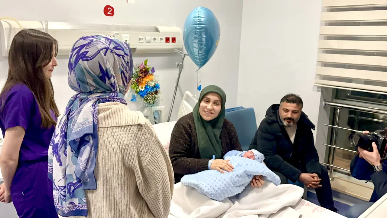 Malatya 2026 yılının ilk bebeği Muhammed Ali ve ailesi