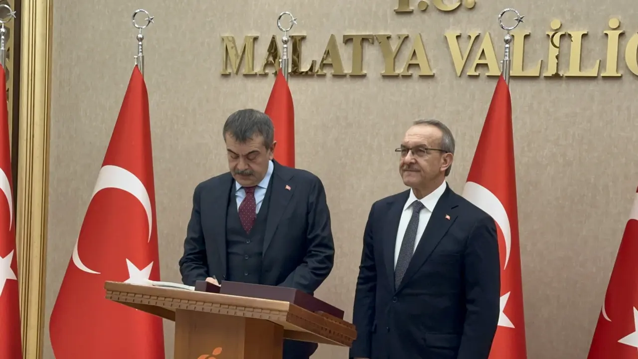 Milli Eğitim Bakanı Yusuf Tekin Malatya Valiliği şeref defteri imzalama