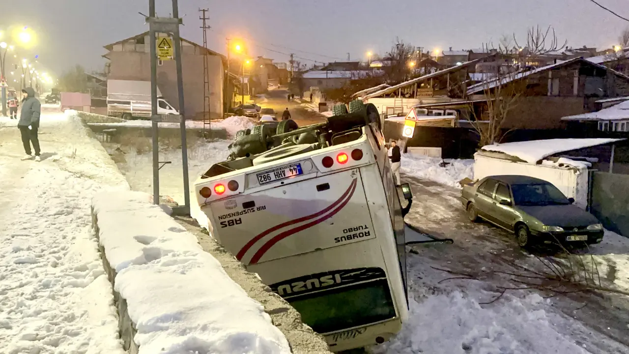 Malatya Melekbaba işçi servisi kazası devrilen otobüs