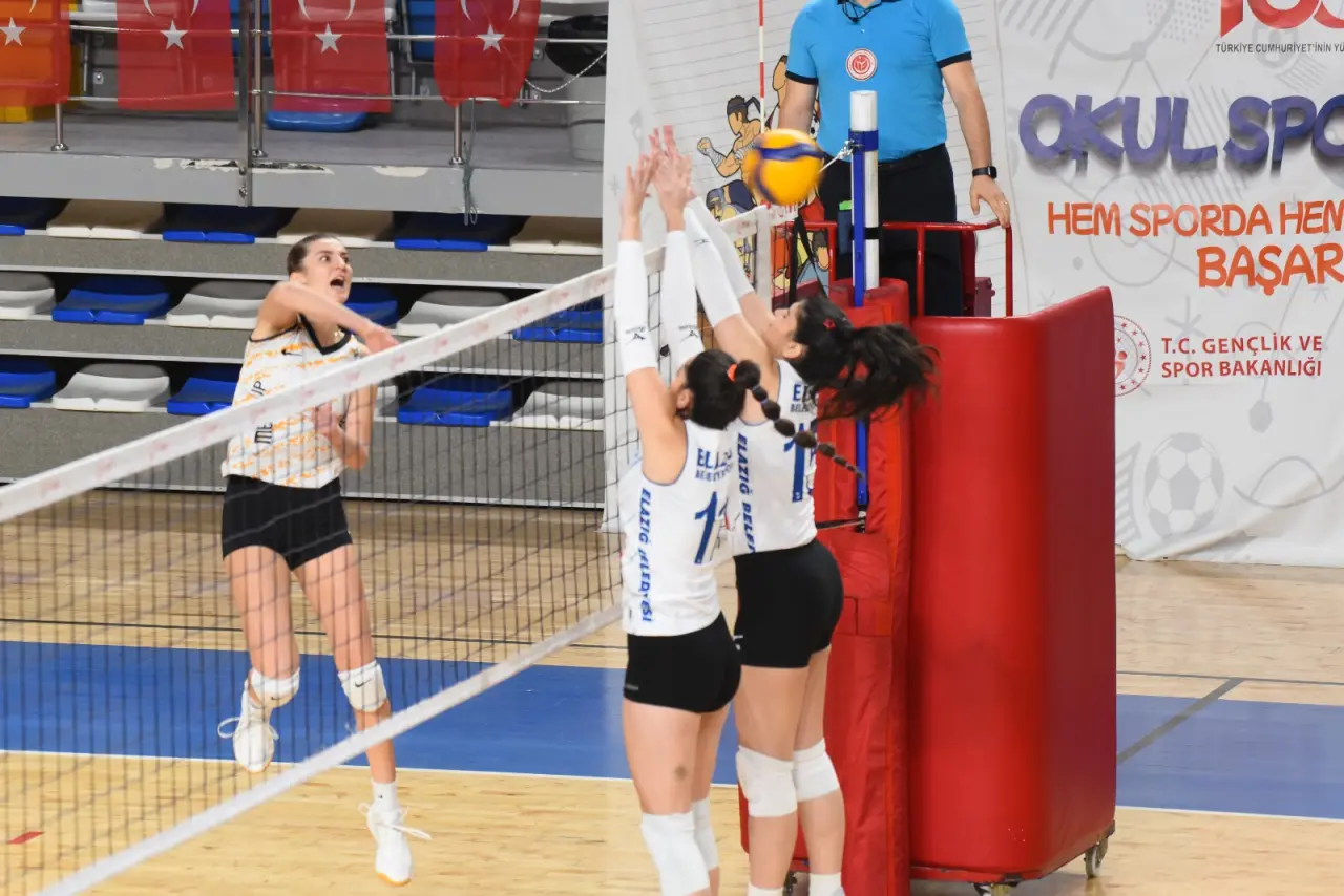 Elazığ Belediye 91000 Dev Spor voleybol maçı