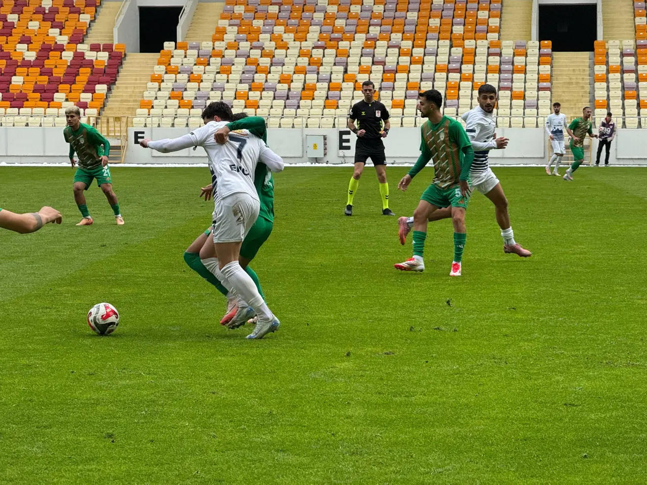 Yeşilyurtspor Suvermez Kapadokya Spor maç anı mücadele