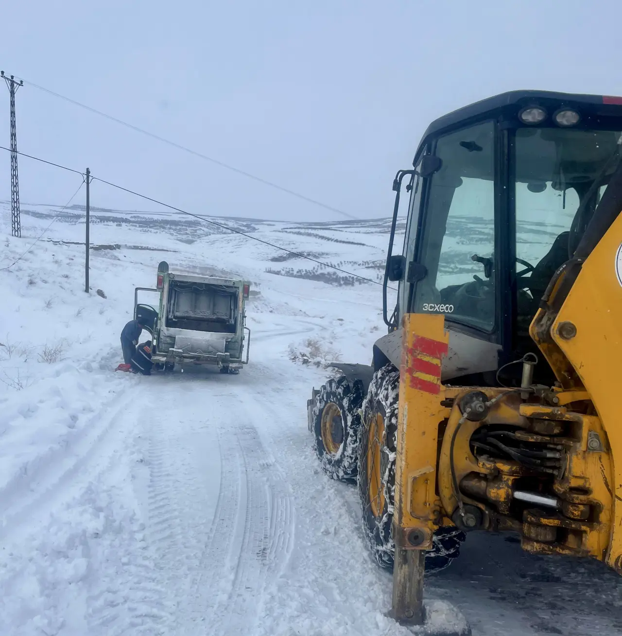 Darende karla mücadele iş makinesi yol açma