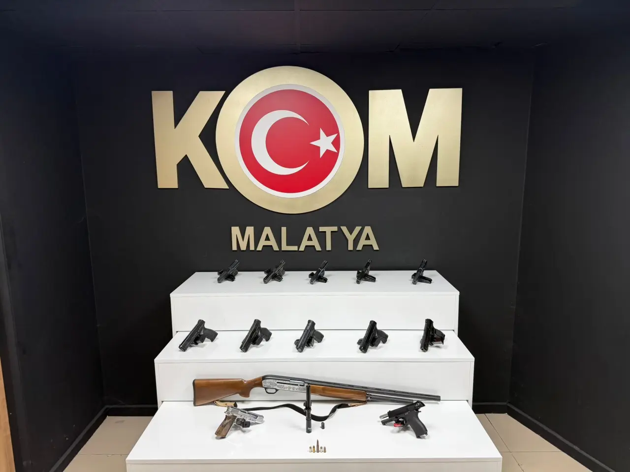Malatya polis silah operasyonu ele geçirilen tabancalar