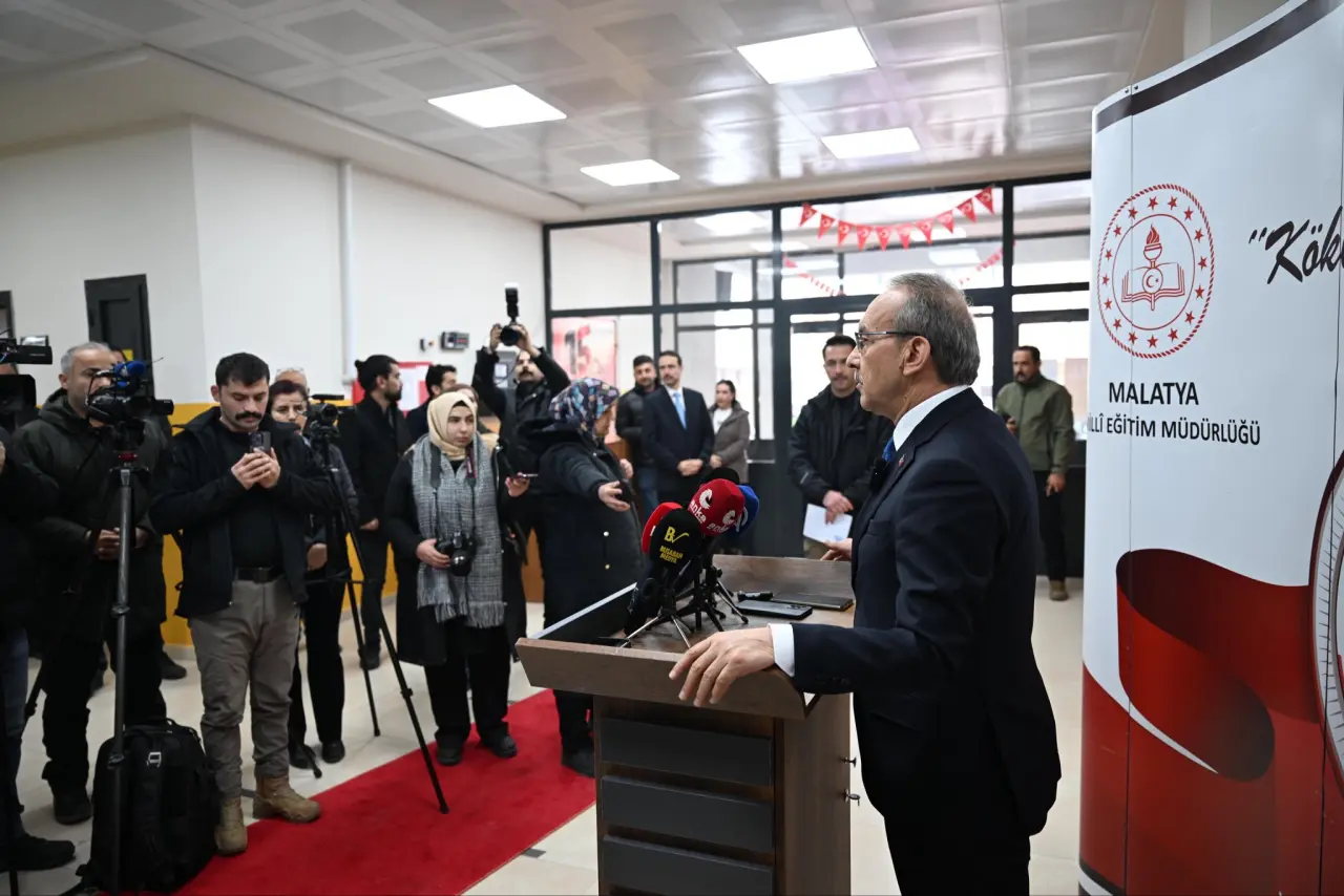 Malatya Alparslan İlkokulu karne töreni