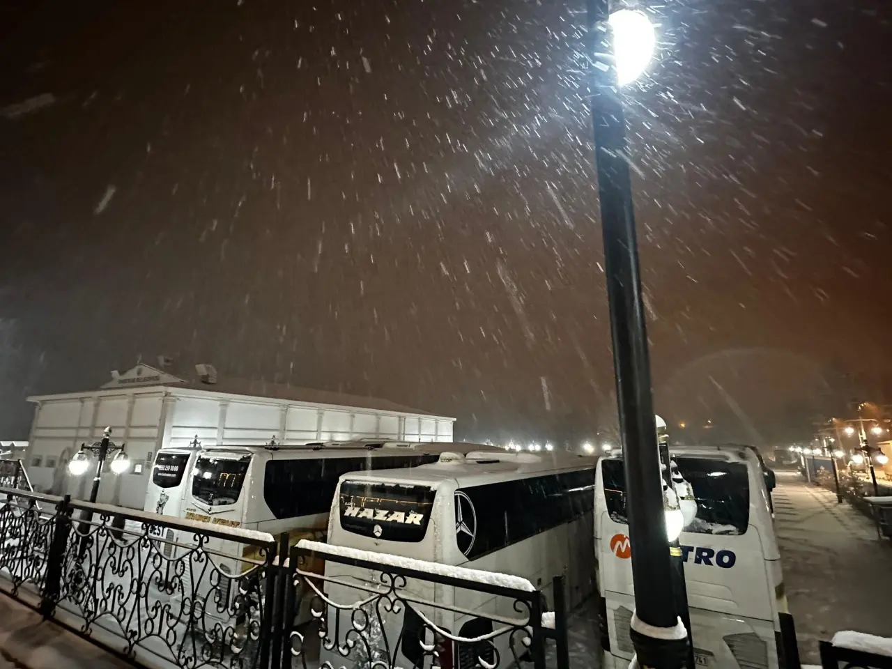 Darende karlı yollar ve otobüsler